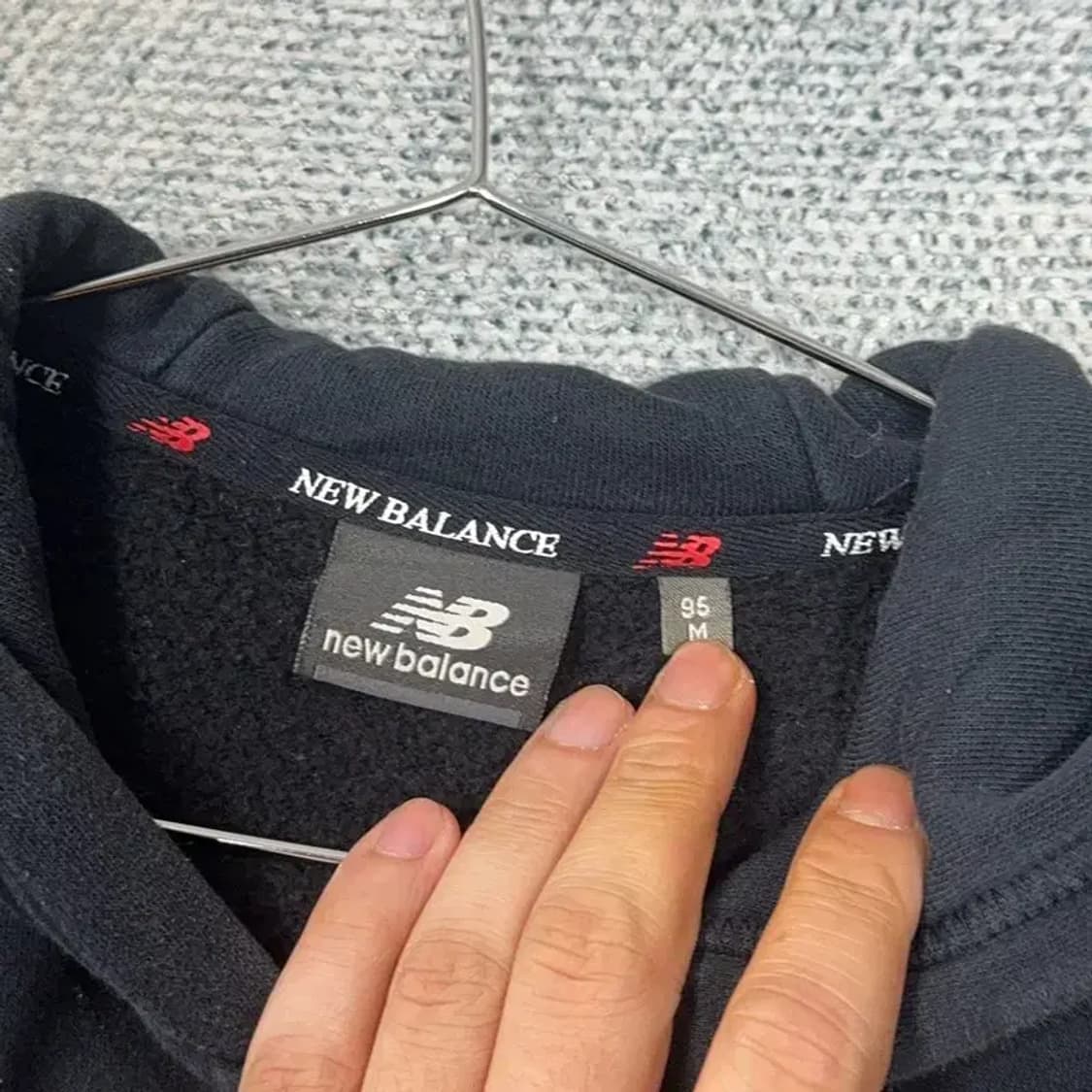 뉴발란스 로고 블랙 후드집업 95 상품이미지3