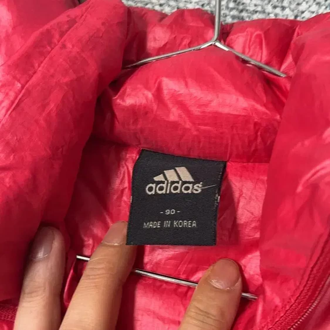 아디다스 여성 로고 구스다운 거위털 경량 후드 패딩 90 상품이미지3