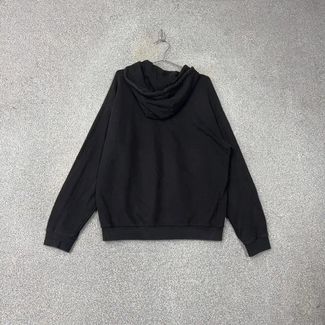 엄브로 심플 로고 블랙 오버핏 후드티 105 상품이미지2