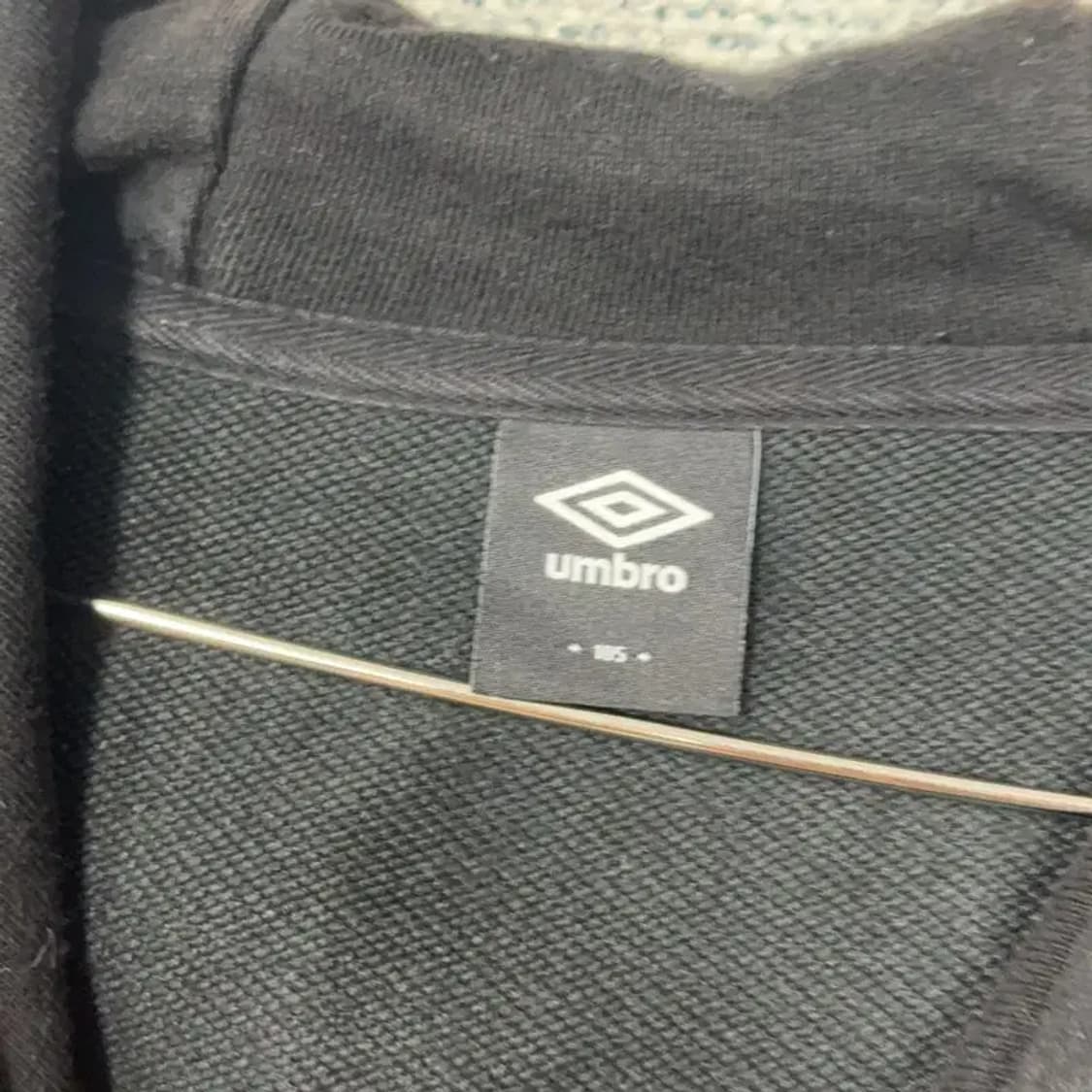 엄브로 심플 로고 블랙 오버핏 후드티 105 상품이미지3