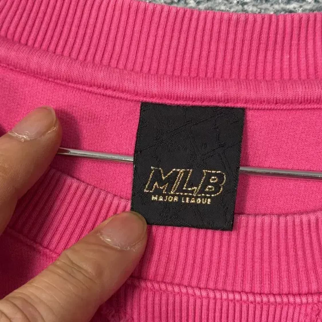 MLB 뉴욕양키즈 핫핑크 단가라 맨투맨 100 상품이미지3