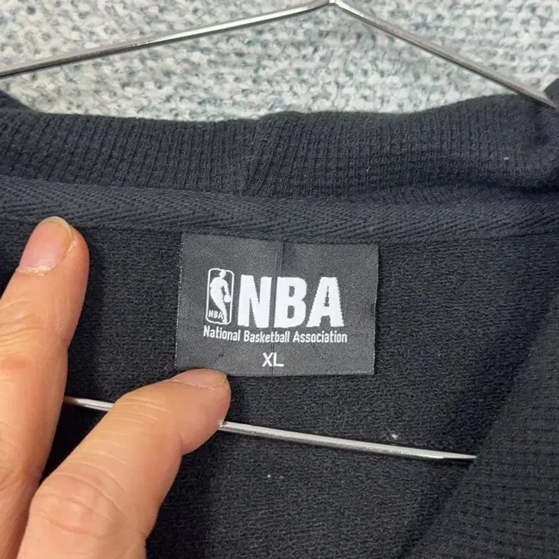 NBA 로고 올블랙 프린팅 오버핏 후드집업 XL 상품이미지3