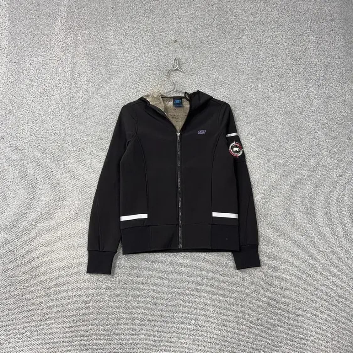 스케쳐스 로고 패치 블랙 기능성 여성 털 기모 후드집업 85 상품이미지1