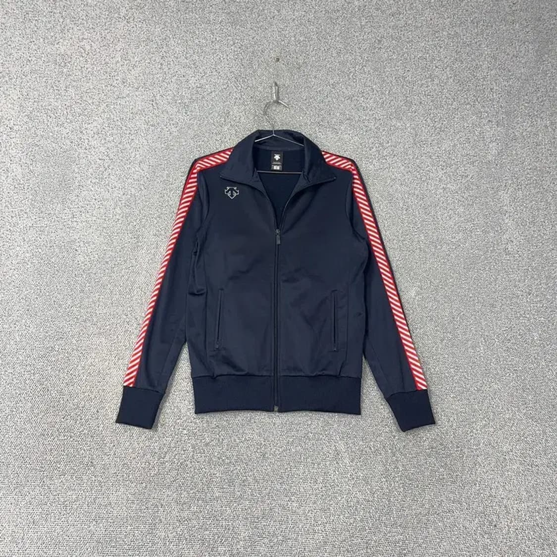 데상트 로고 네이비 집업 져지 M 상품이미지1