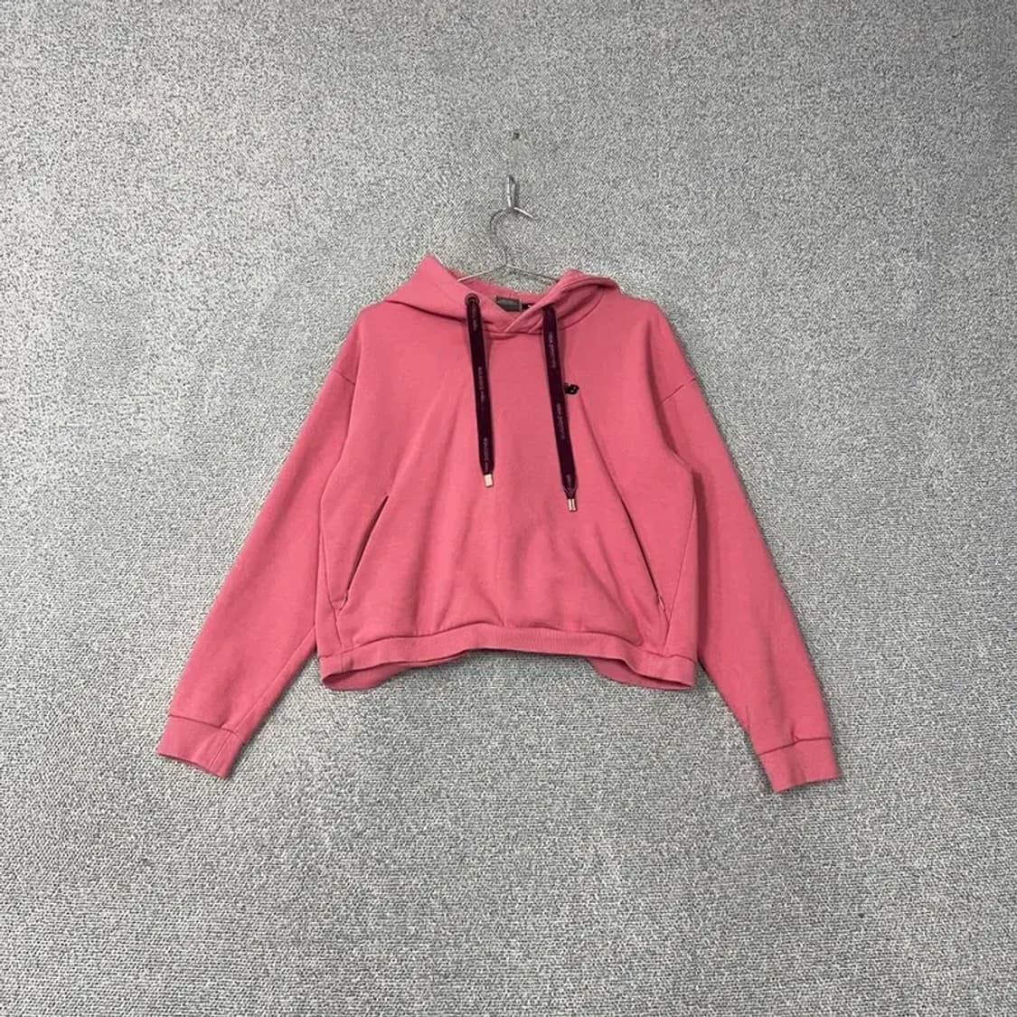 뉴발란스 로고 크롭 핑크 후드티 85 상품이미지1