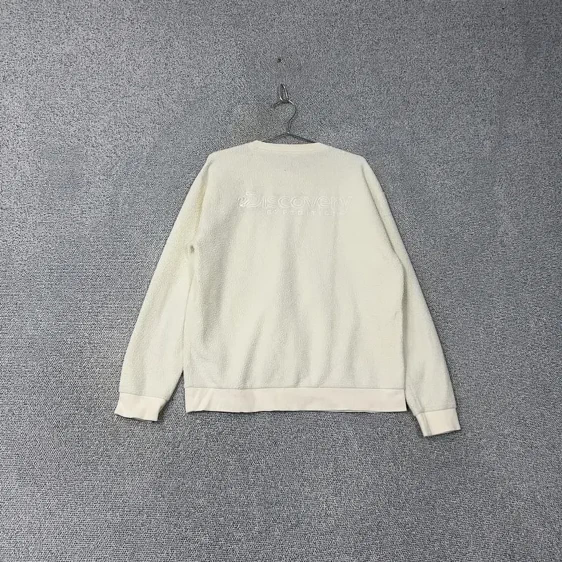 디스커버리 크림 로고 남성 캐주얼 맨투맨 100 상품이미지2