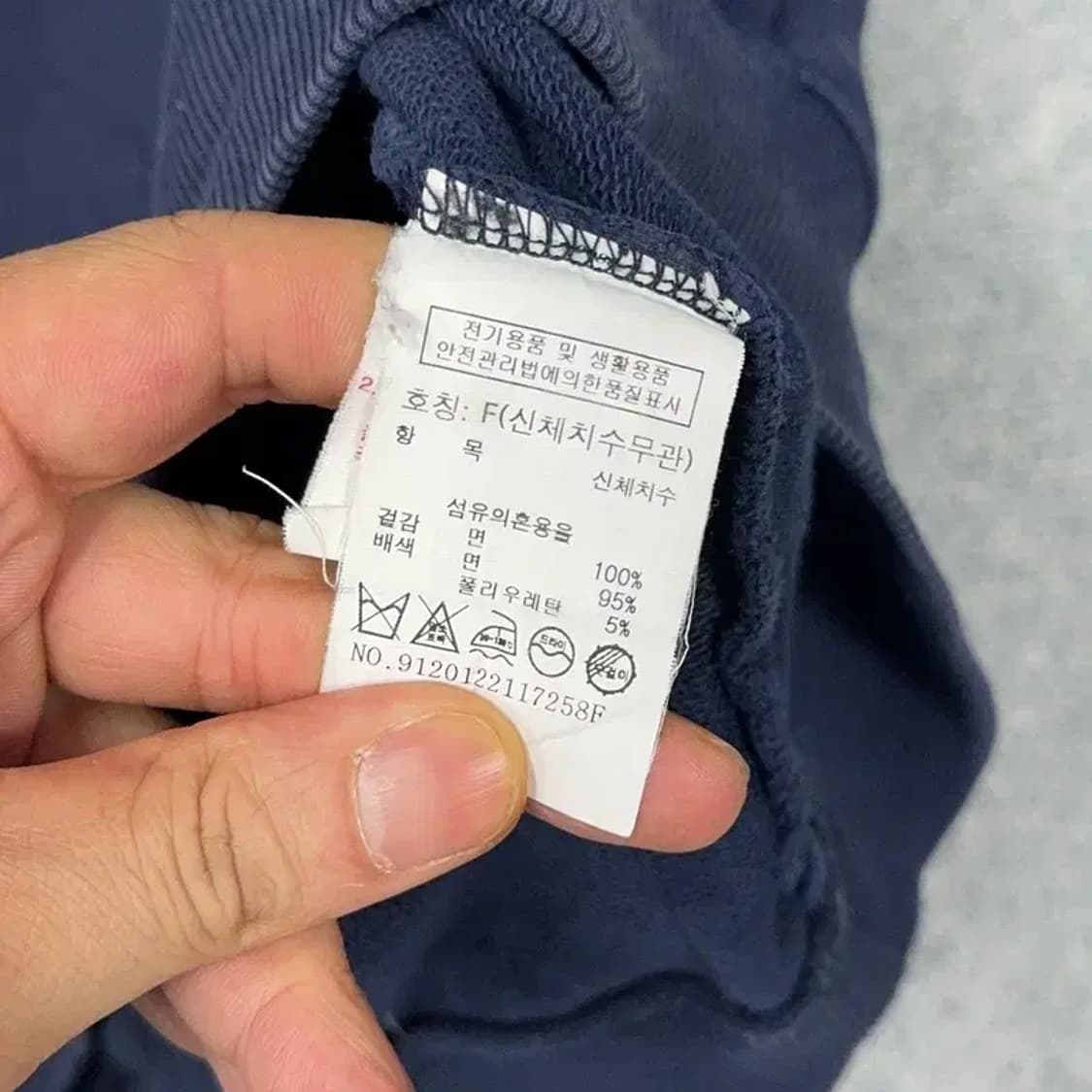 스튜디오 톰보이 네이비 로고 오버핏 맨투맨 F 상품이미지4