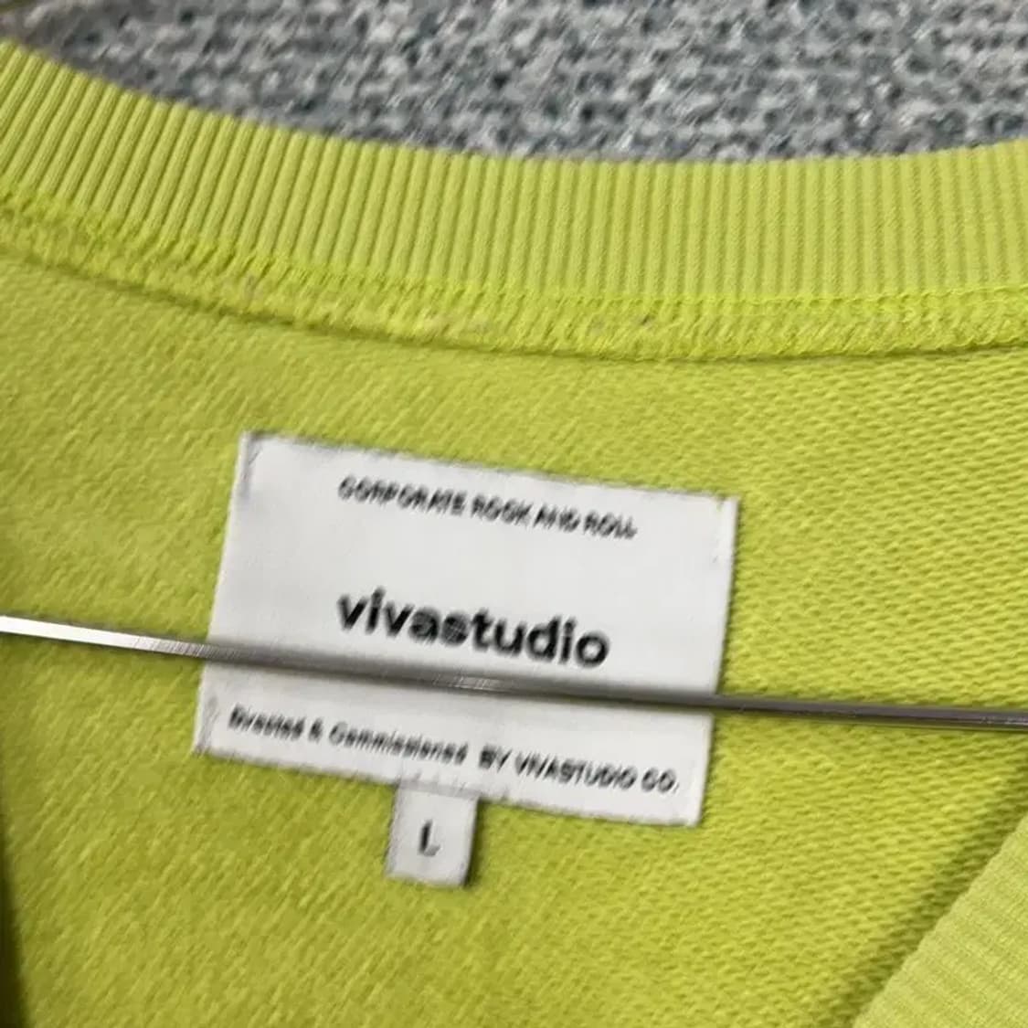 비바스튜디오 로고 형광 오버핏 맨투맨 L 상품이미지3