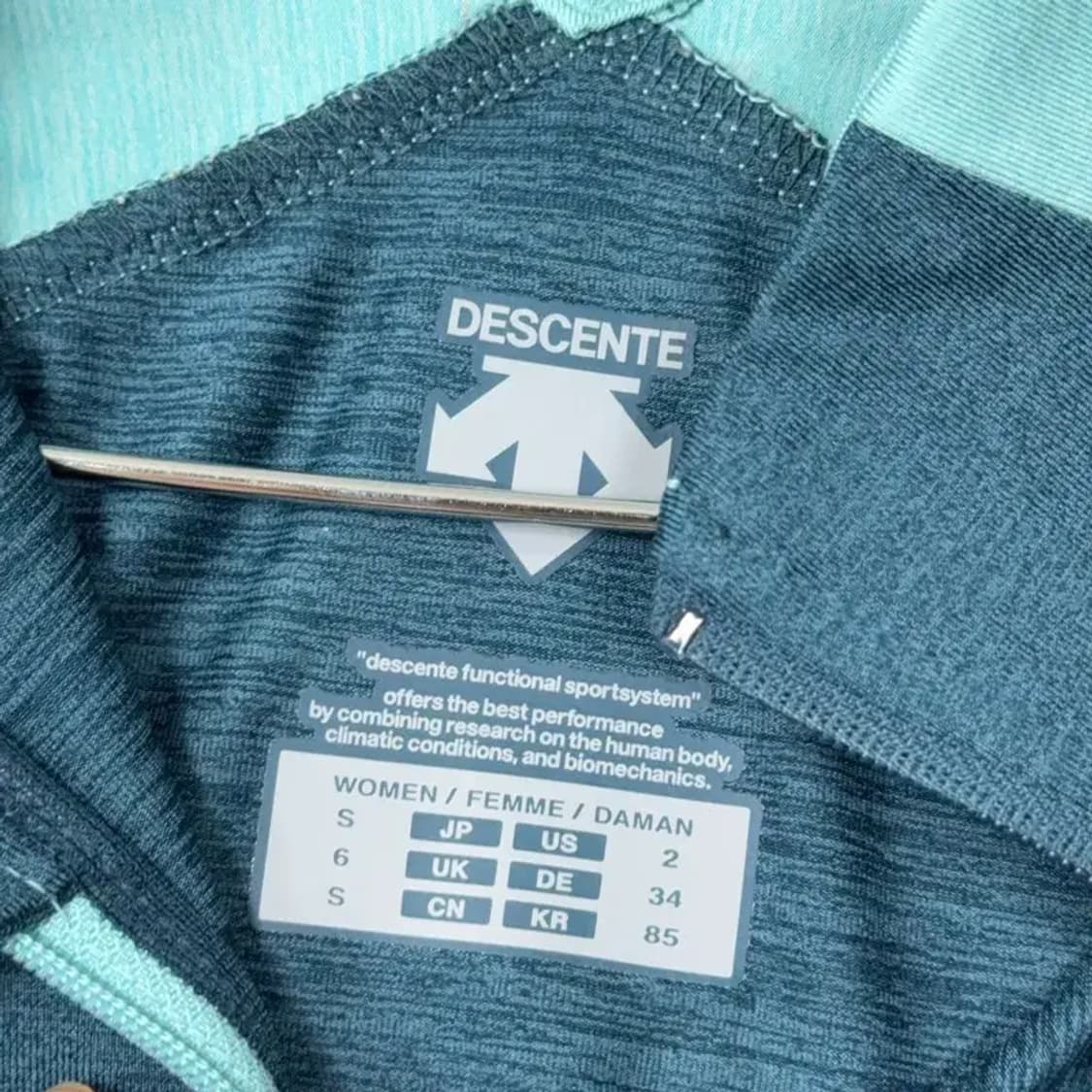 데상트 여성 블루 투톤 기능성 운동 집업 저지 S 상품이미지3