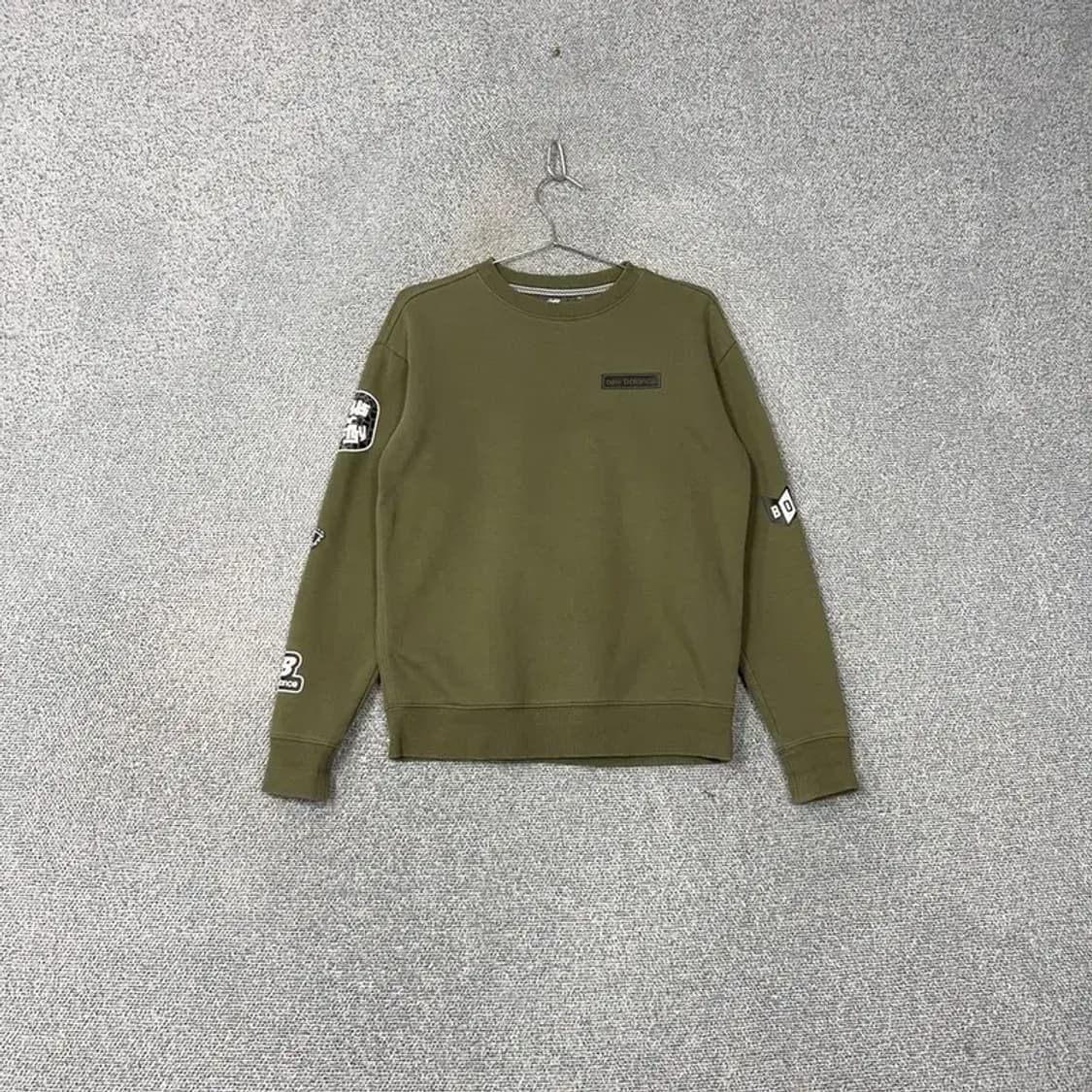 뉴발란스 카키 로고 캐주얼 여성 맨투맨 90 상품이미지1