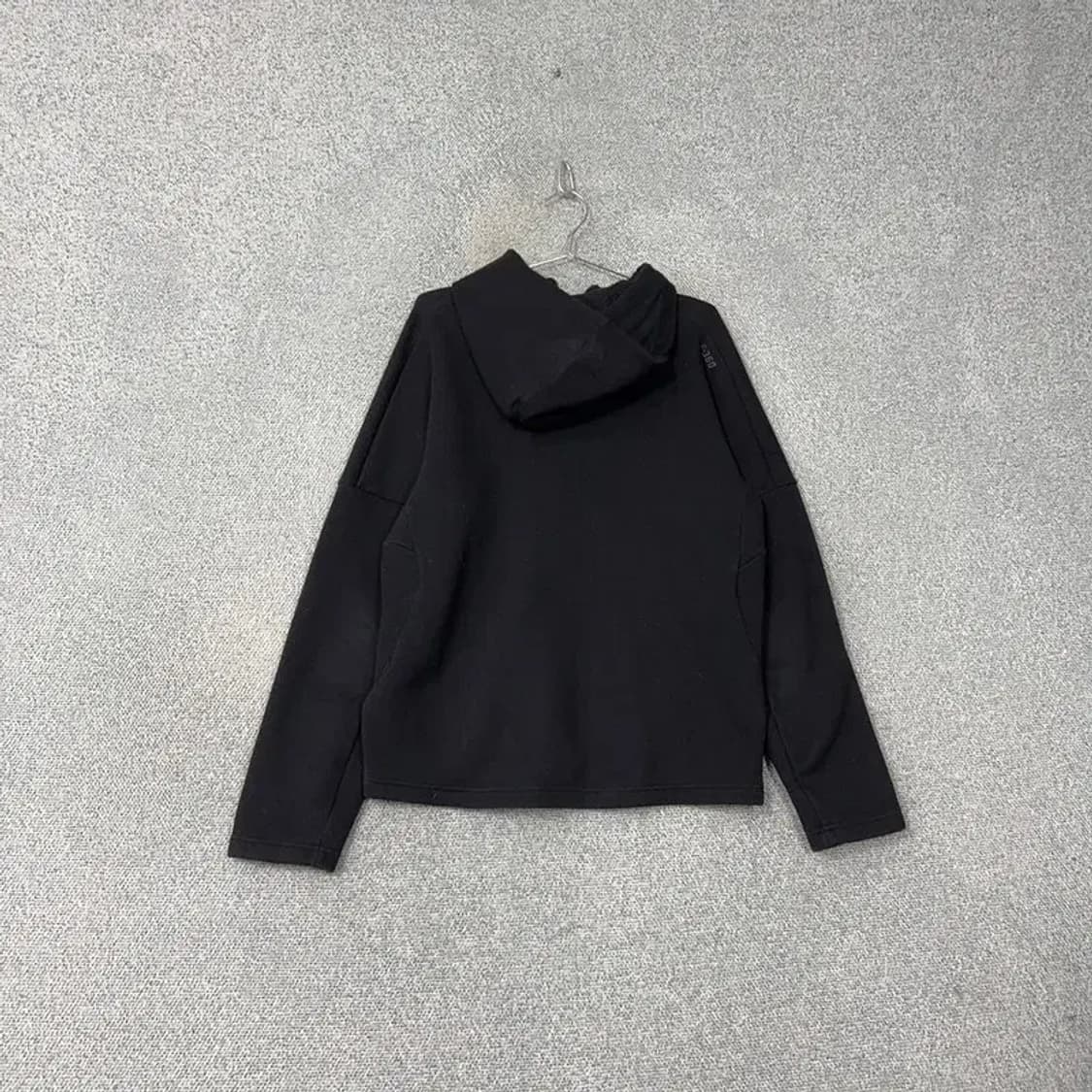 데상트 블랙 로고 후드집업 M 상품이미지2
