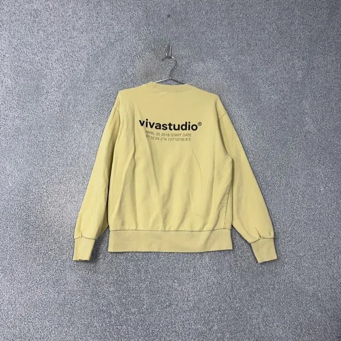 비바스튜디오 옐로우 로고 캐주얼 스웻셔츠 맨투맨 S 상품이미지2