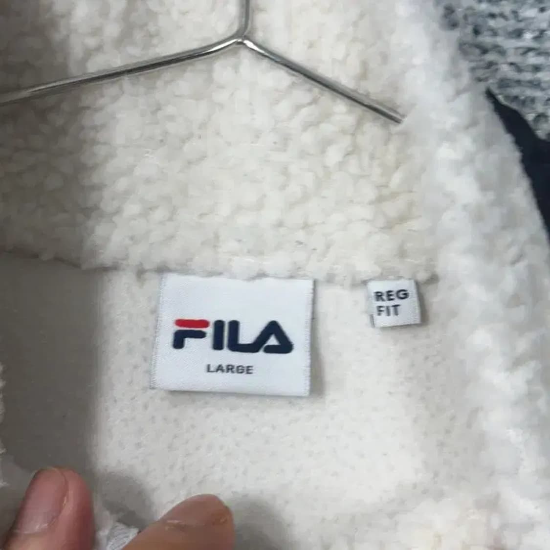 휠라 로고 화이트 후리스 L 상품이미지3