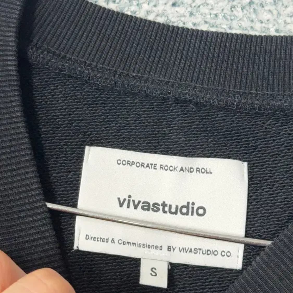 비바스튜디오 블랙 백프린팅 로고 스웻셔츠 맨투맨 S 상품이미지3