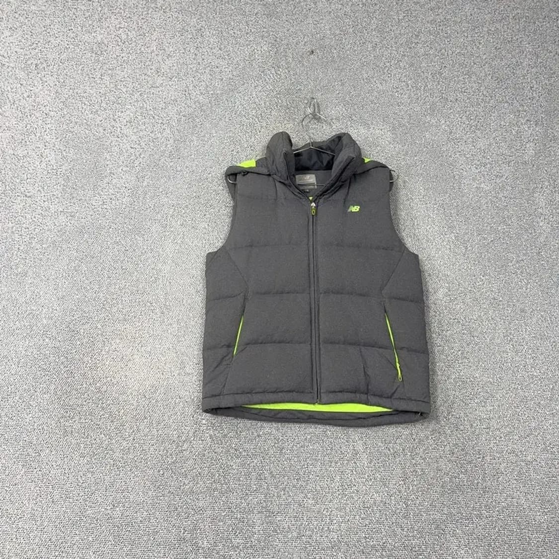 뉴발란스 형광로고 그레이 패딩 조끼 M 상품이미지1