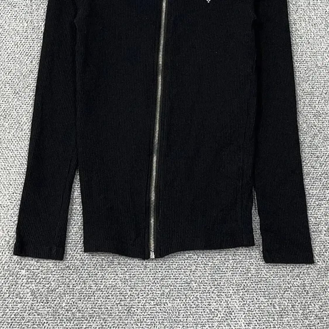 게스 큐빅 로고 여성 블랙 집업 져지 S 상품이미지4