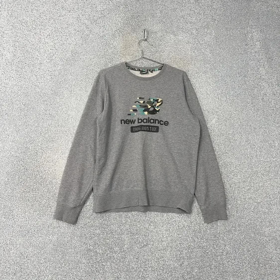 뉴발란스 프린팅 로고 그레이 맨투맨 100 상품이미지1