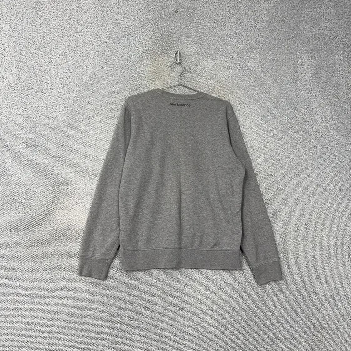 뉴발란스 프린팅 로고 그레이 맨투맨 100 상품이미지2