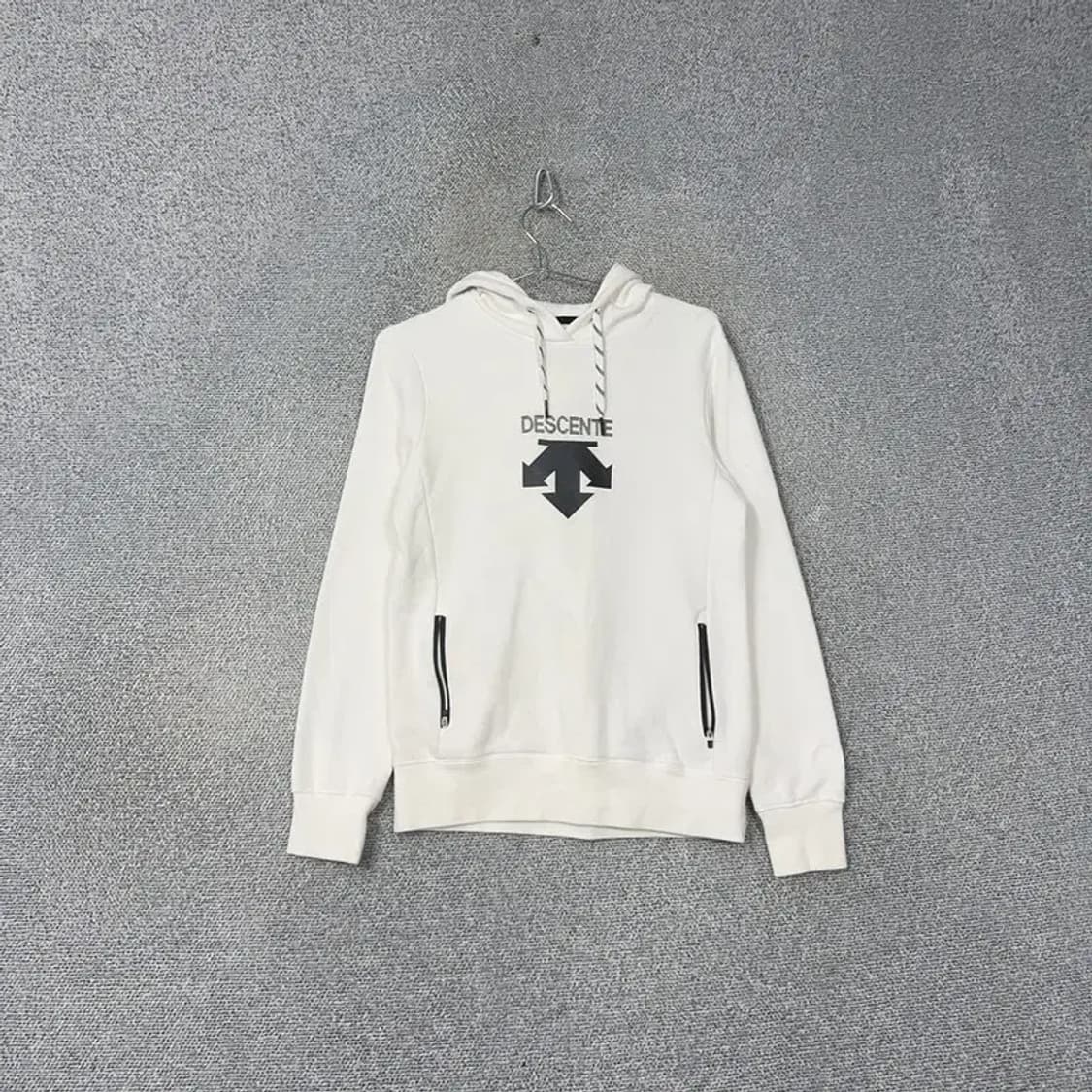 데상트 프린팅 로고 화이트 후드티 M 상품이미지1
