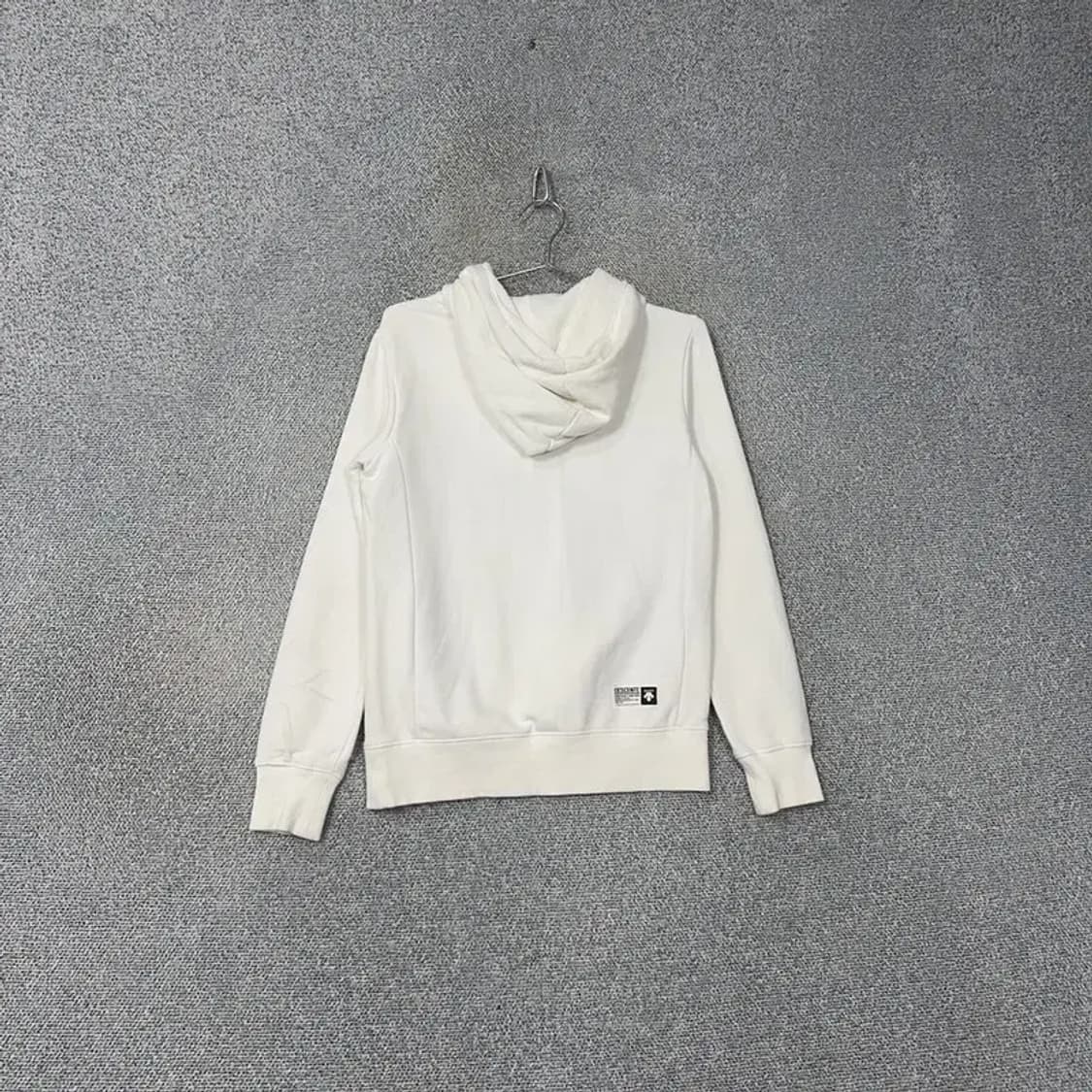 데상트 프린팅 로고 화이트 후드티 M 상품이미지2