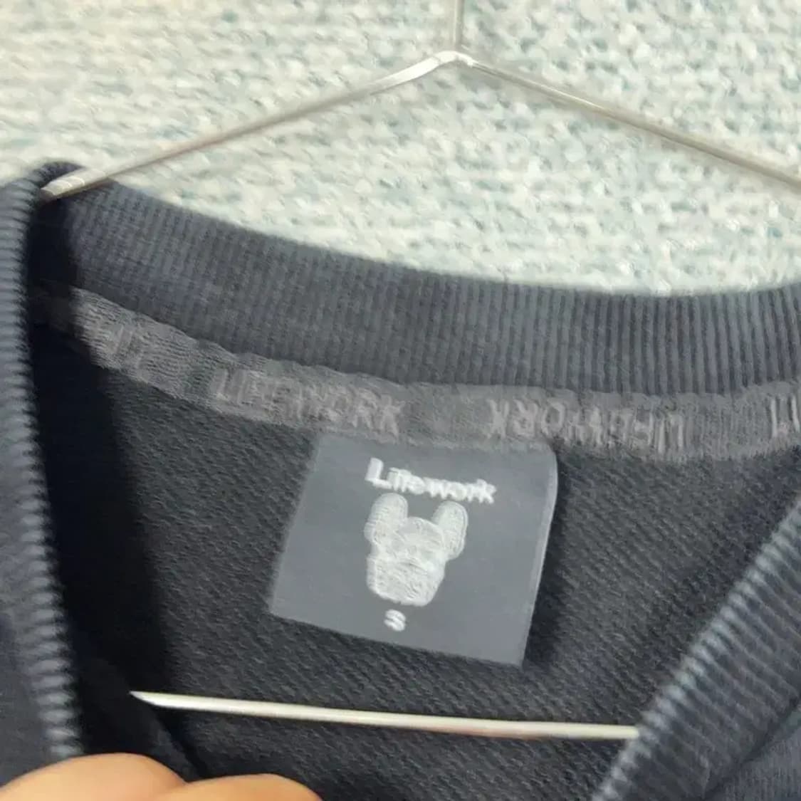 라이프워크 로고 블랙 맨투맨 S 상품이미지3