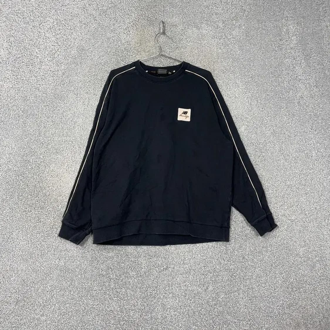 뉴발란스 로고 블랙 맨투맨 XL 상품이미지1