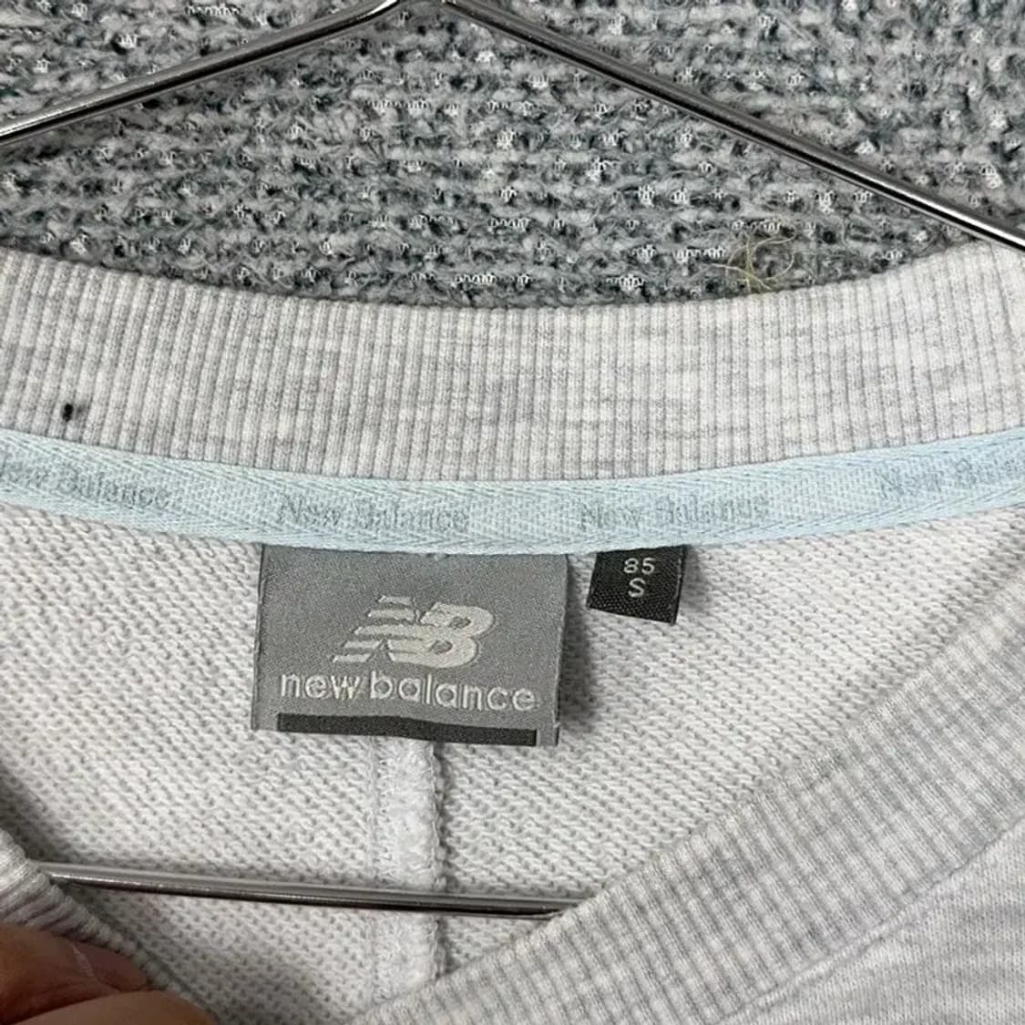 뉴발란스 프린팅 라이트 그레이 맨투맨 S 상품이미지3