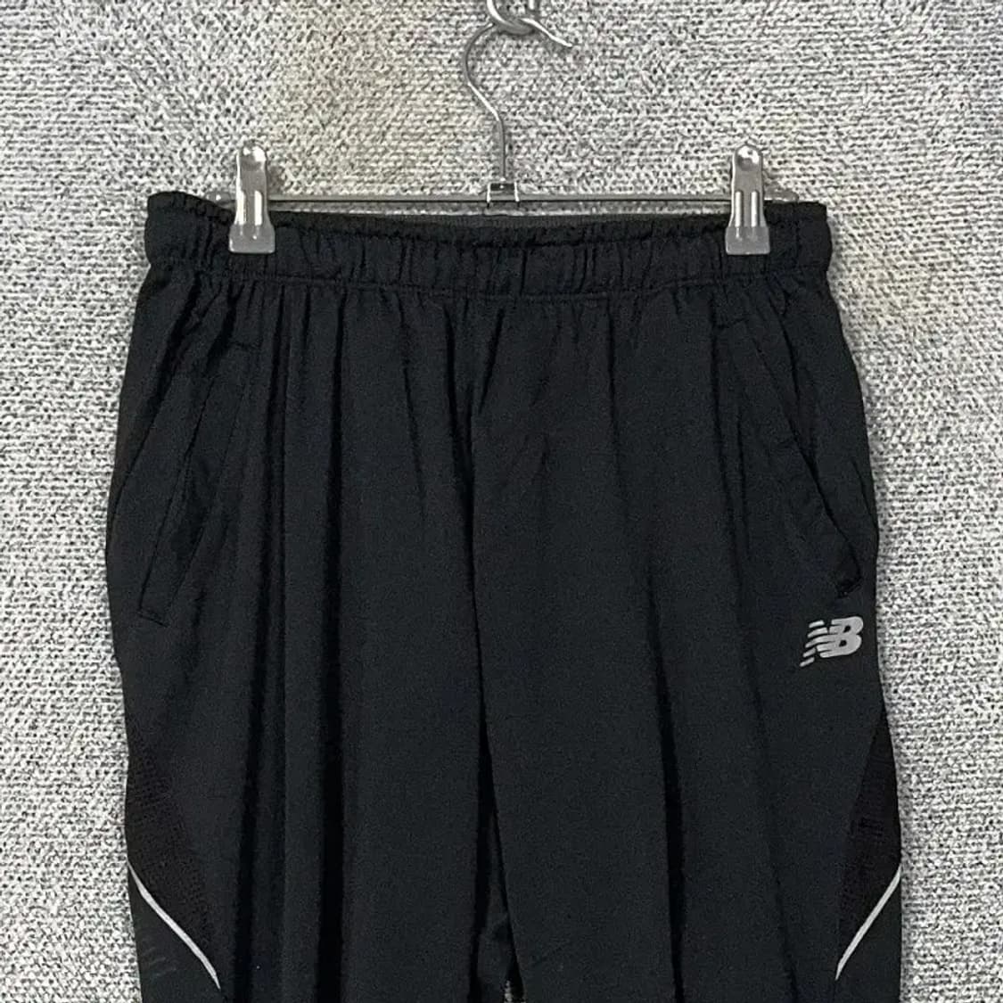 뉴발란스 블랙 로고 여성 기능성 트레이닝 팬츠 M 상품이미지3