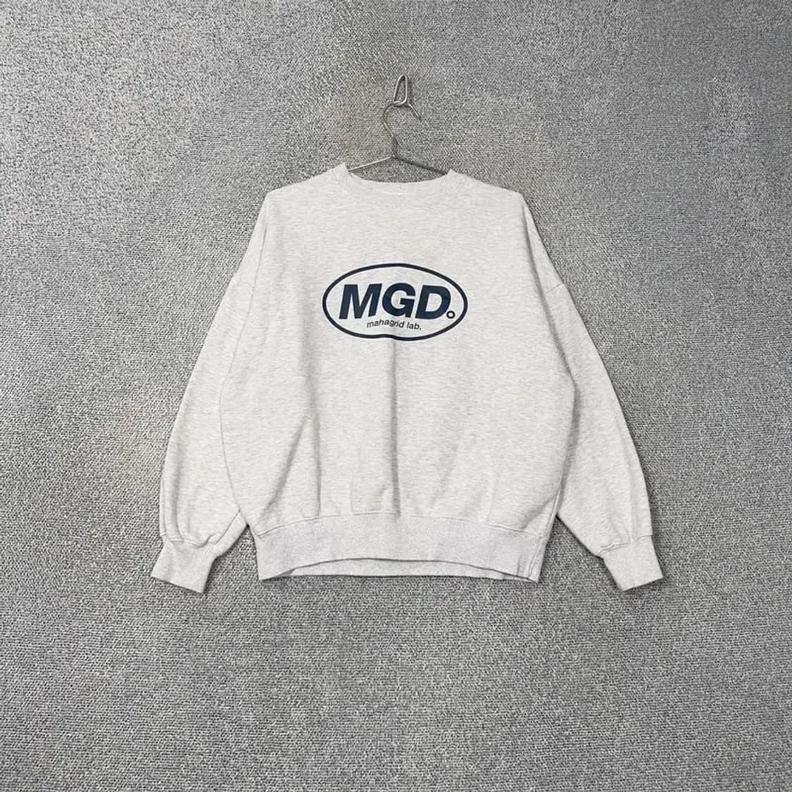 마하그리드 프린팅 라이트 그레이 맨투맨 S 상품이미지1