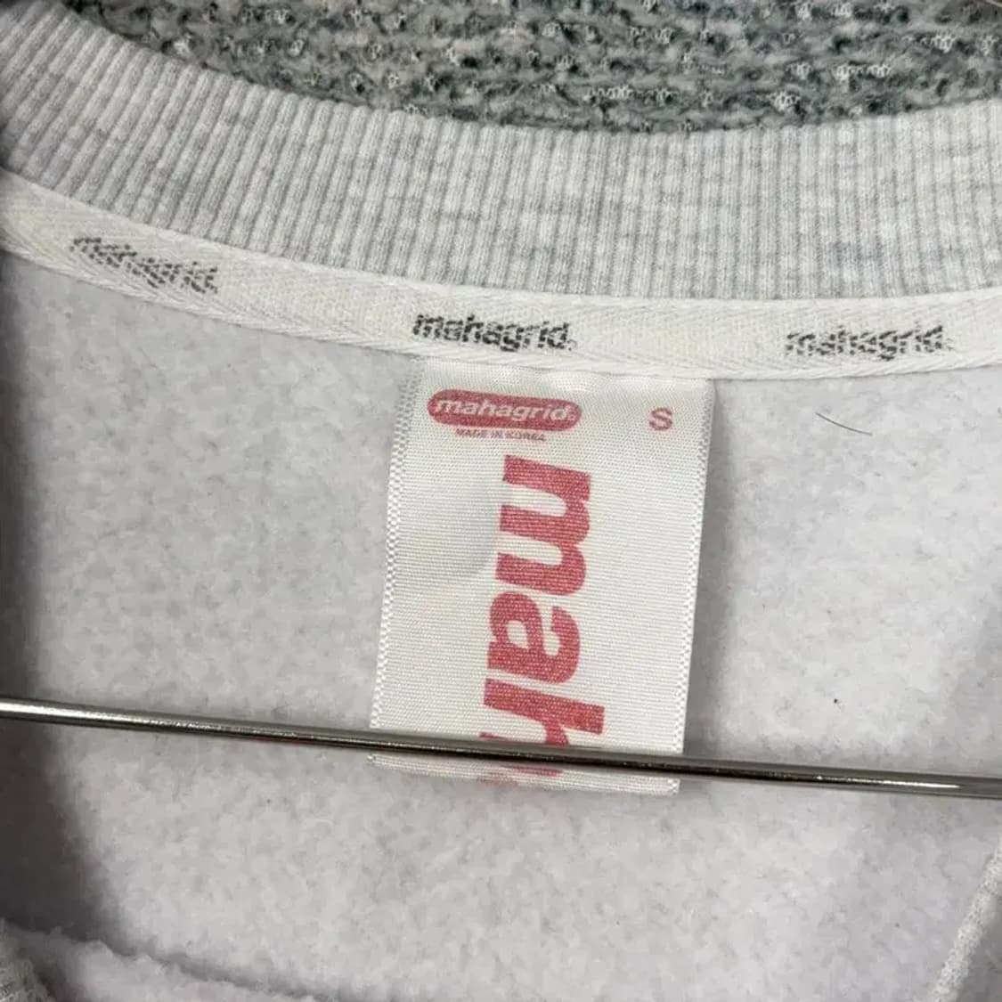 마하그리드 프린팅 라이트 그레이 맨투맨 S 상품이미지3