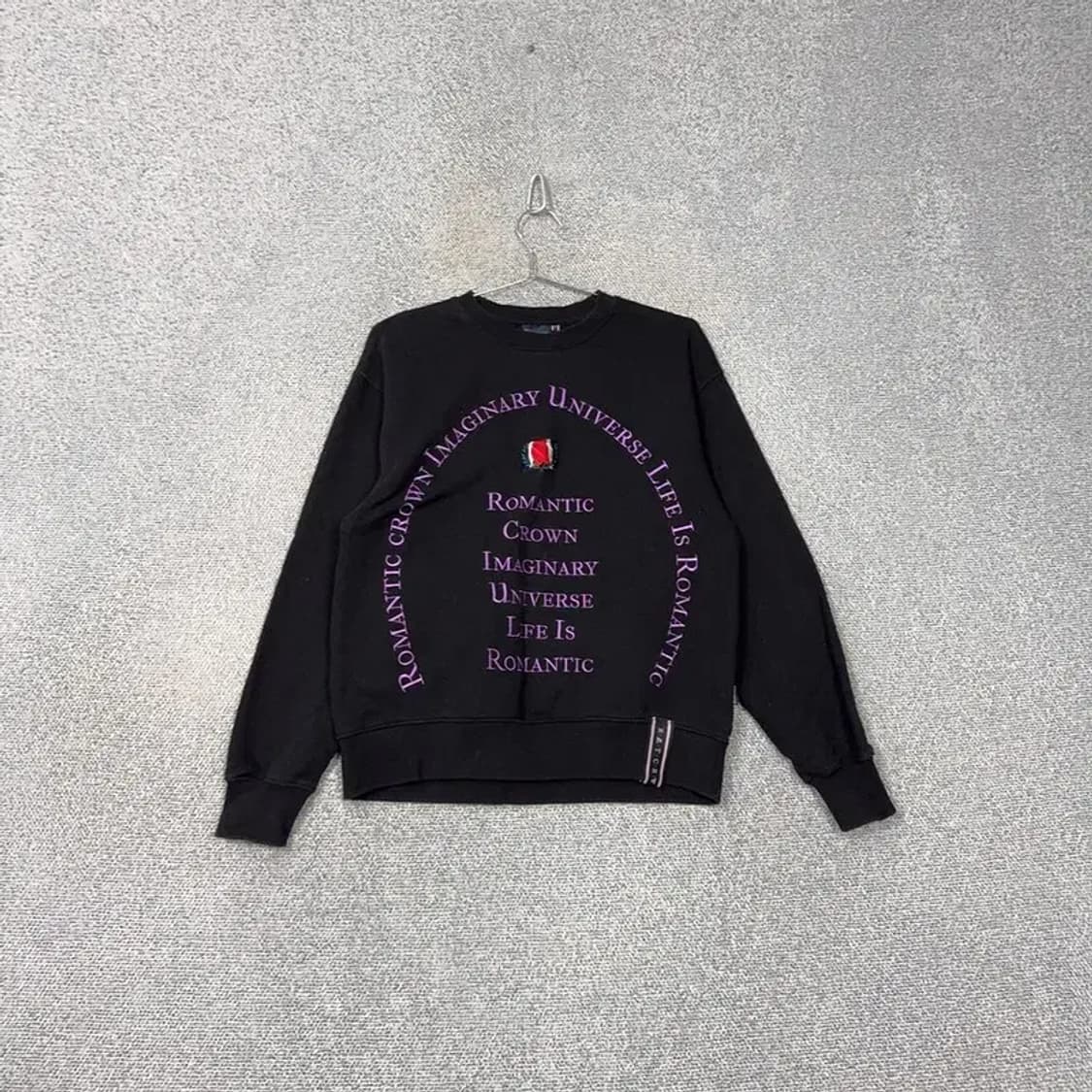 로맨틱 크라운 프린팅 블랙 맨투맨 S 상품이미지1