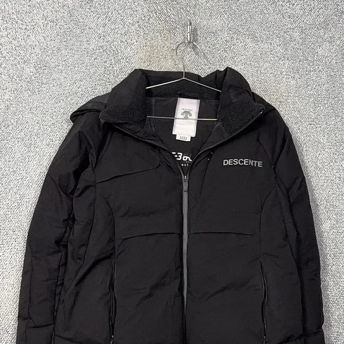 데상트 로고 여성 블랙 패딩 M 상품이미지3