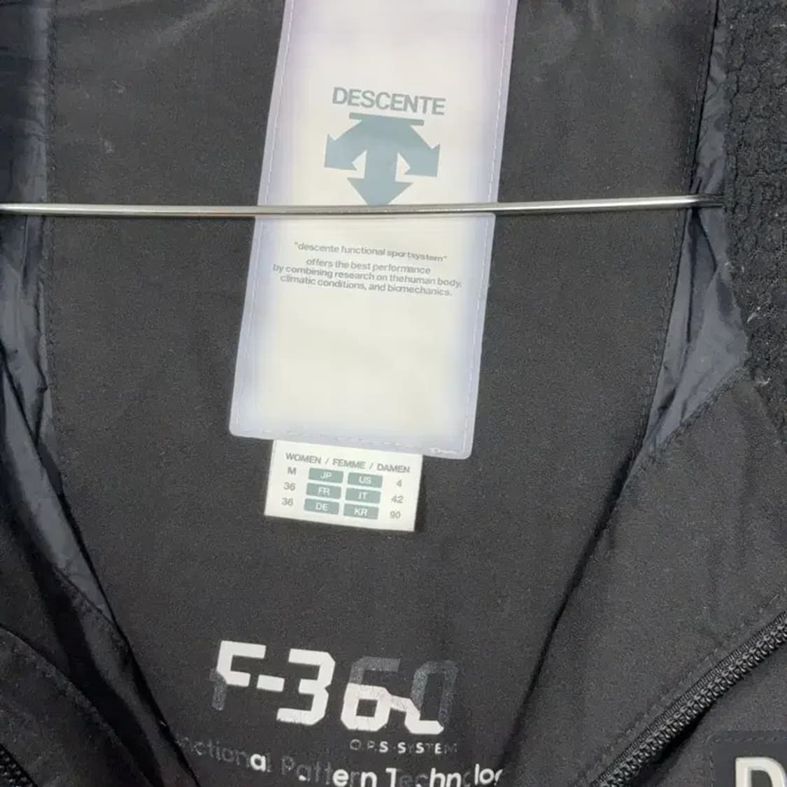 데상트 로고 여성 블랙 패딩 M 상품이미지6