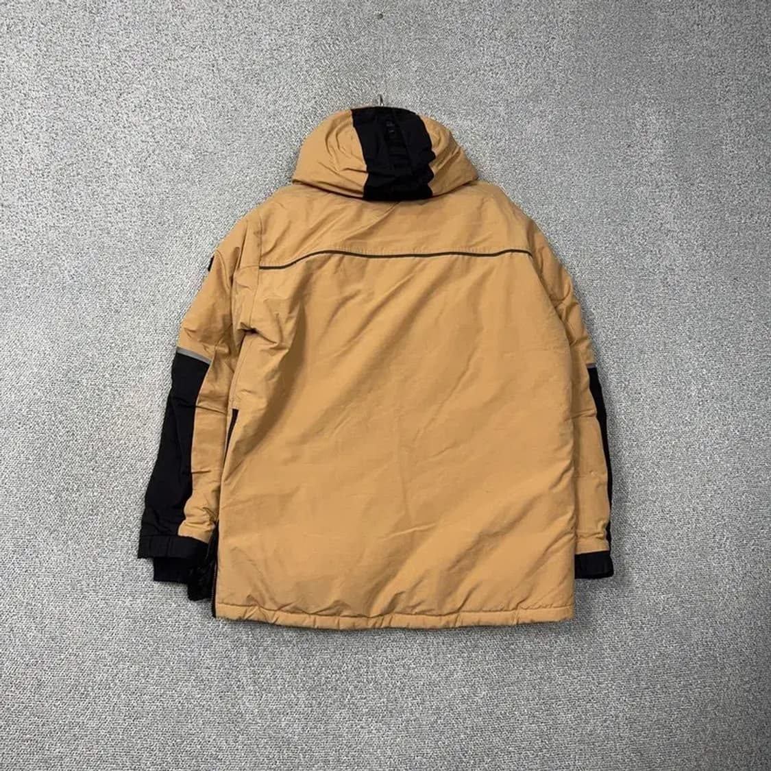 뉴발란스 베이지 로고 패딩 점퍼 105 상품이미지2