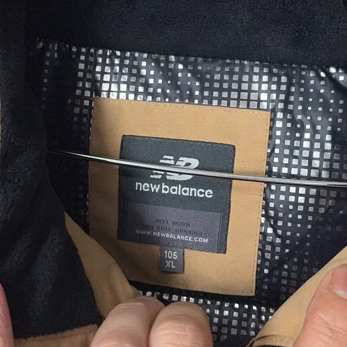 뉴발란스 베이지 로고 패딩 점퍼 105 상품이미지3