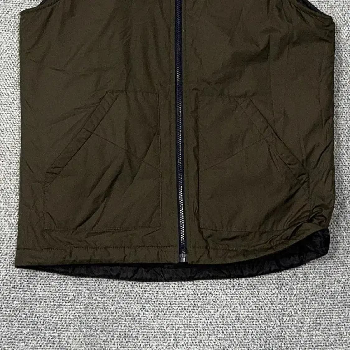 데상트 로고 카키 경량 패딩 조끼 100 상품이미지4