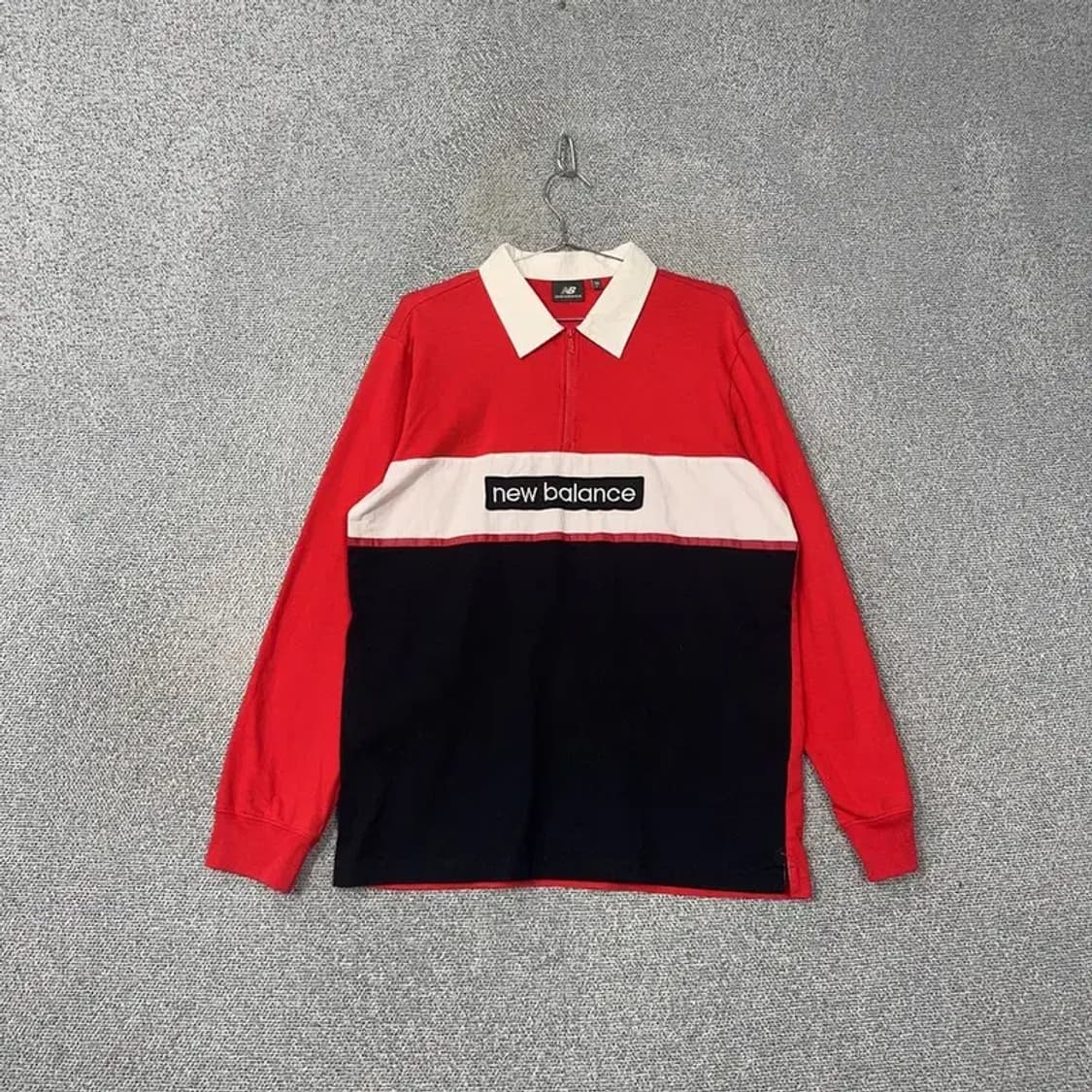 뉴발란스 레드 로고 반집업 카라 맨투맨 100 상품이미지1