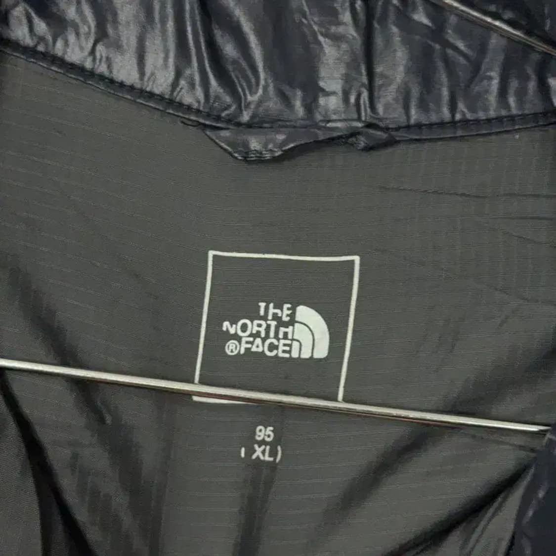 노스페이스 블랙 로고 여성 경량 패딩 점퍼 95 상품이미지3