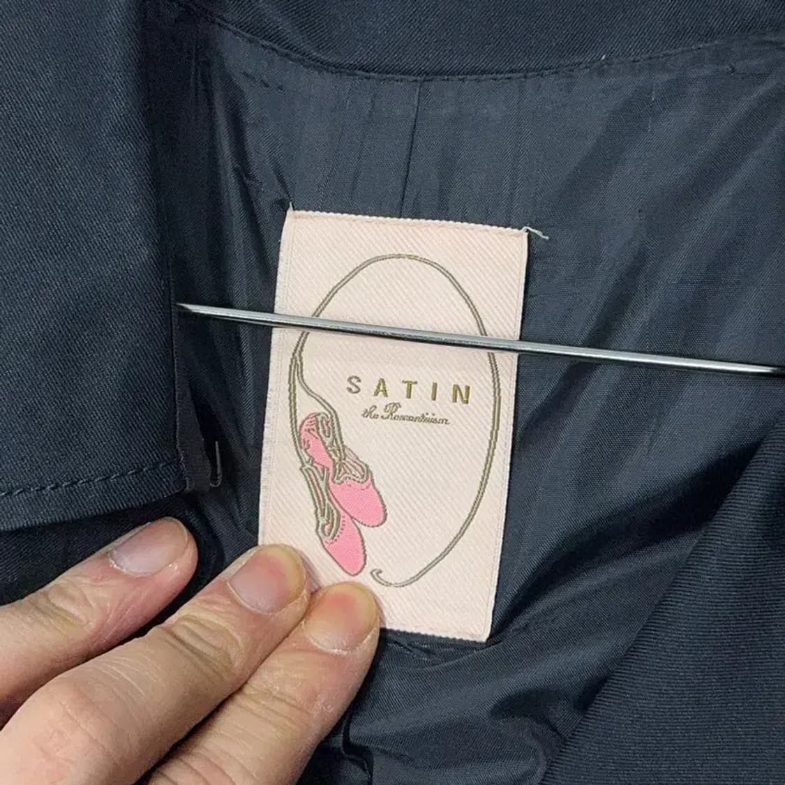 사틴 여성 블랙 트렌치 코트 88-97-165 상품이미지5