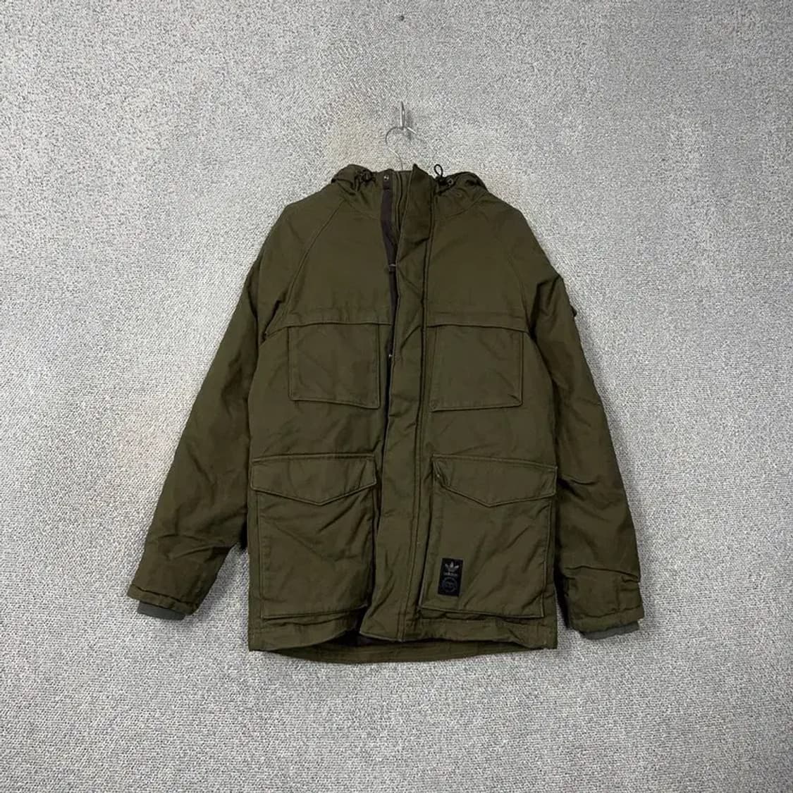 아디다스 로고 포켓 카키 패딩 90 상품이미지1