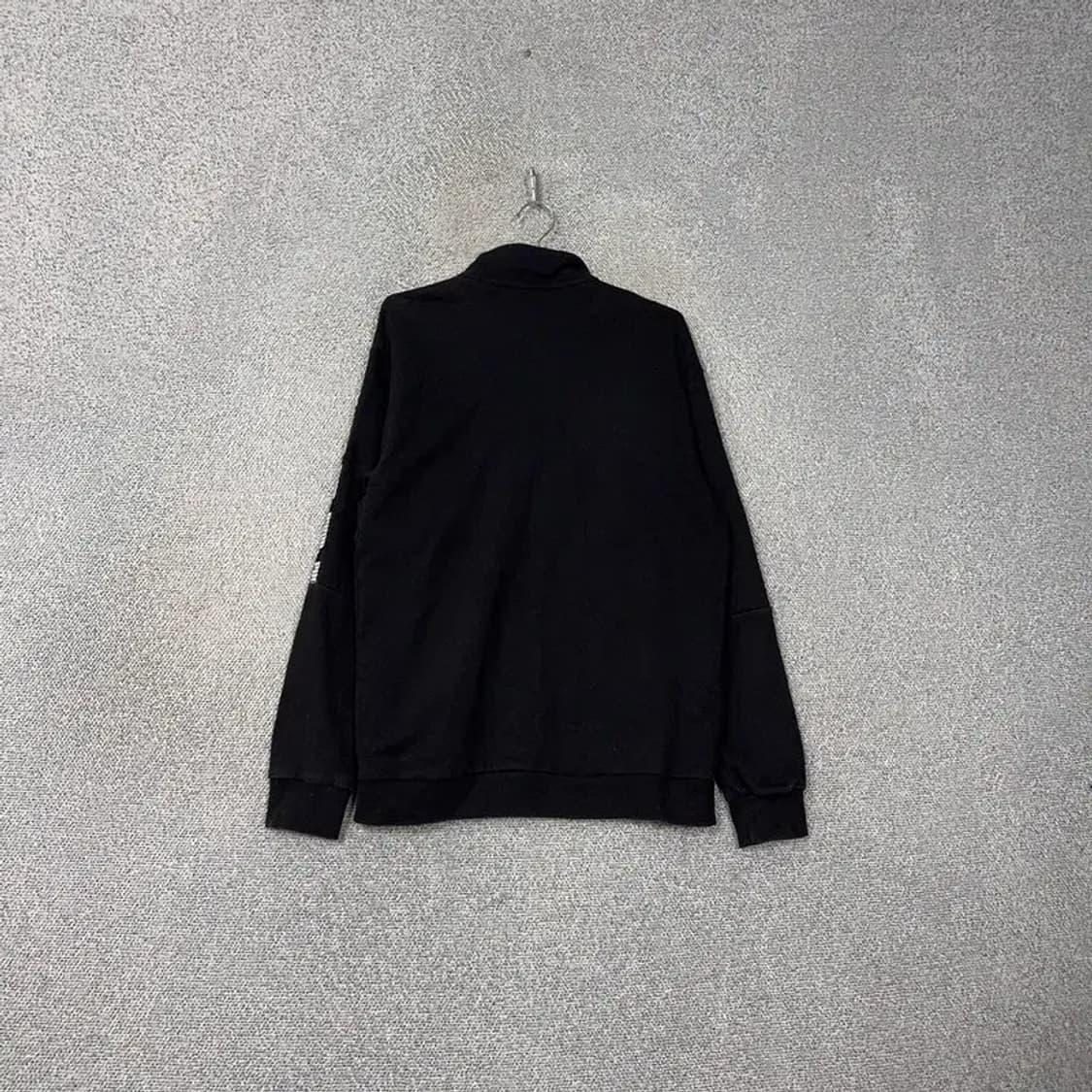 푸마 블랙 로고 사이드라인 반집업 맨투맨 M 상품이미지2