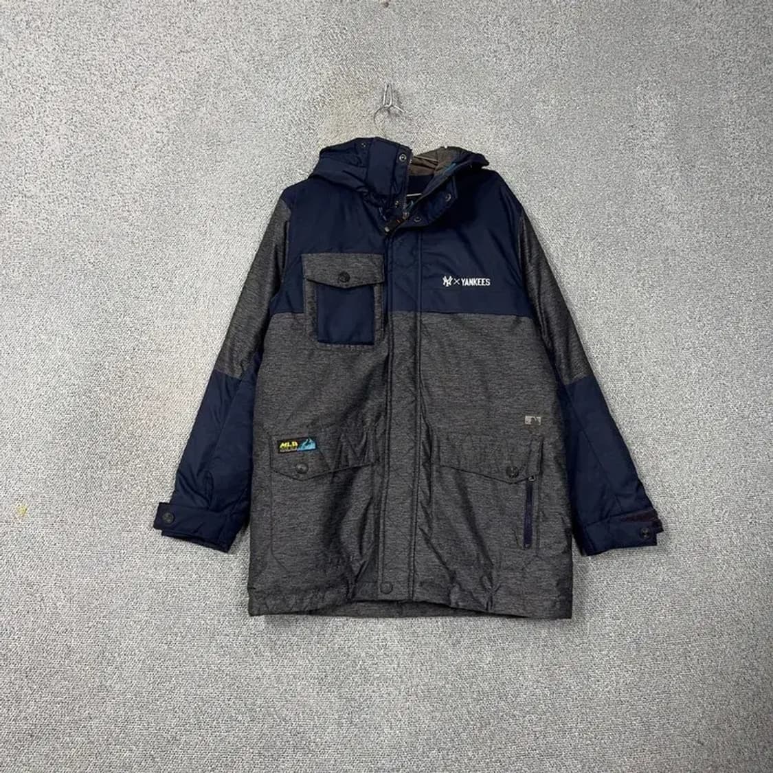 MLB 네이비 그레이 투톤 캐주얼 패딩 점퍼 100 상품이미지1