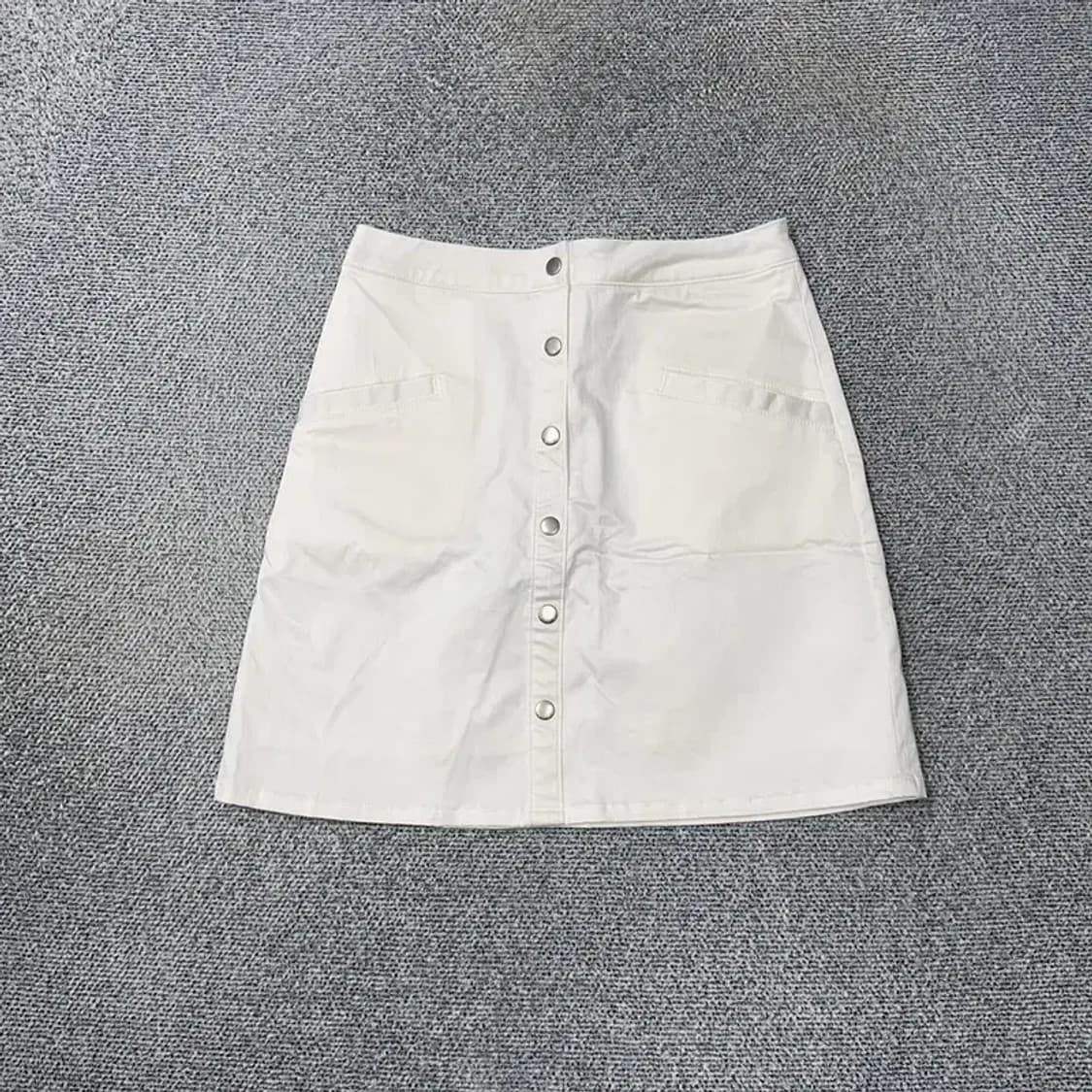 [새상품]잭 앤 질 화이트 버튼 스커트 28-29 상품이미지1
