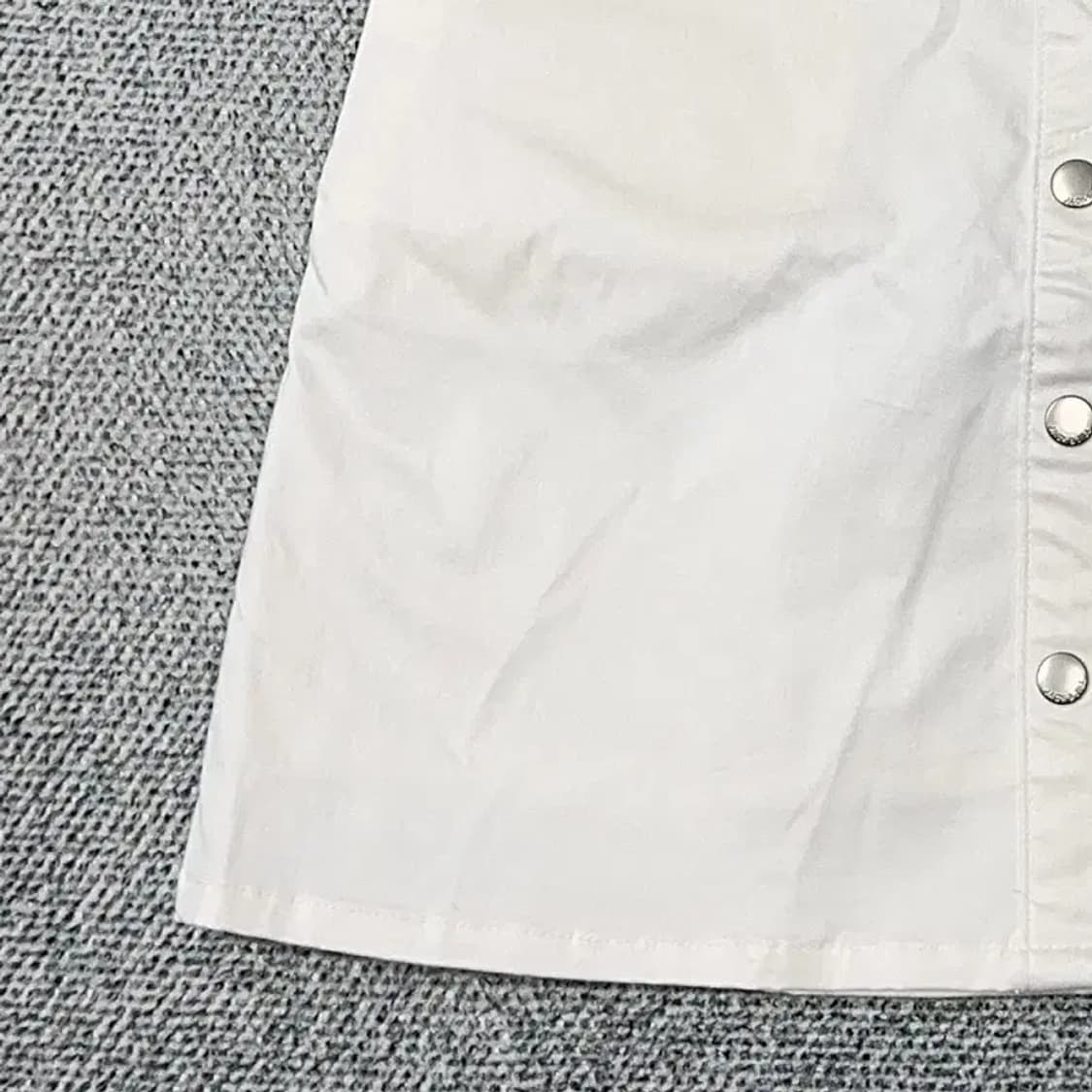 [새상품]잭 앤 질 화이트 버튼 스커트 28-29 상품이미지3