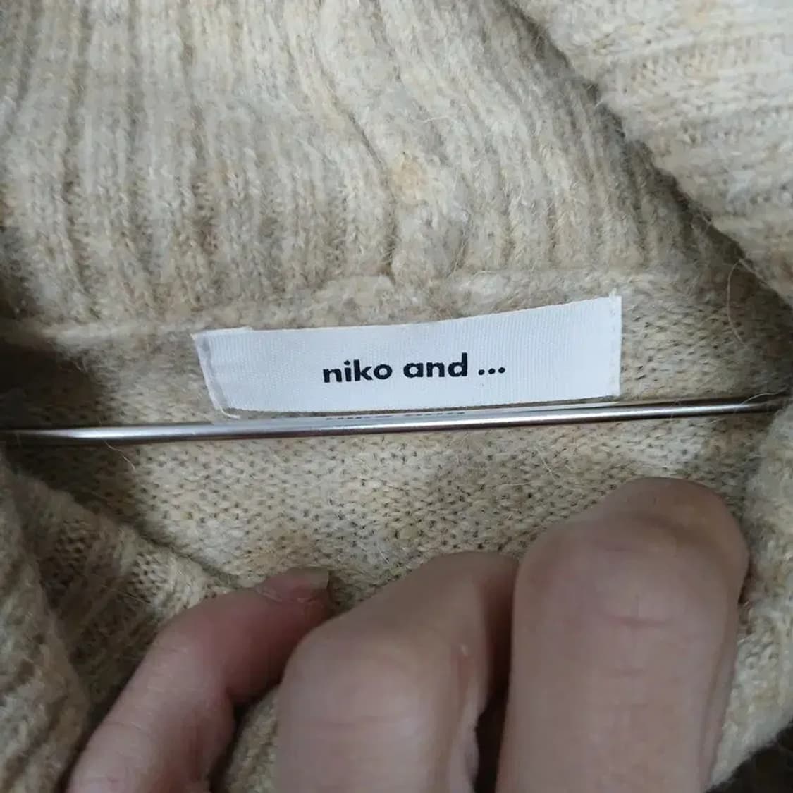 니코앤드 베이지 오트밀 니트 원피스 FREE 상품이미지3