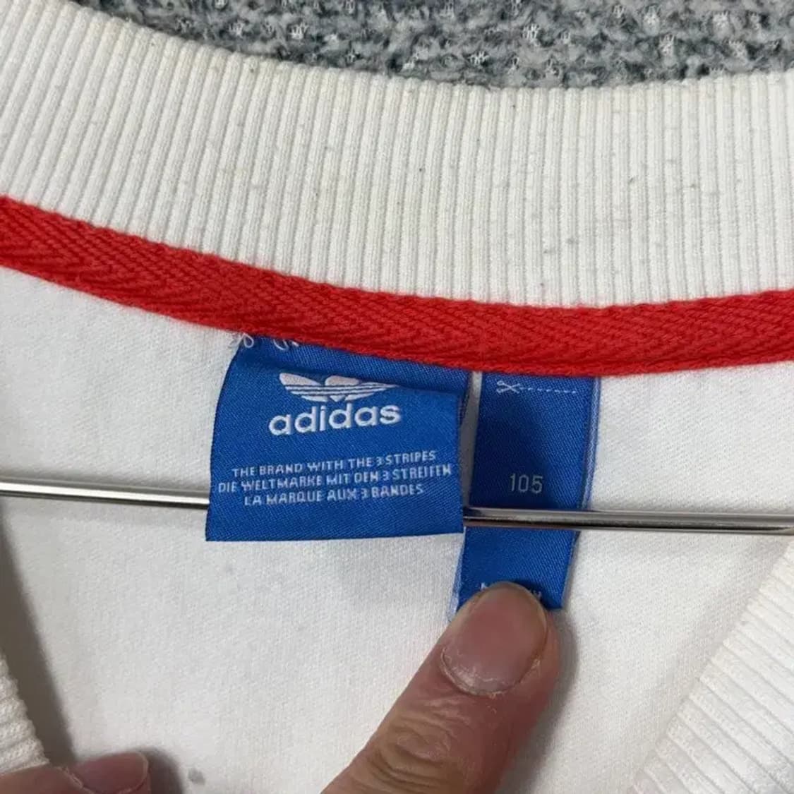 아디다스 흰빨 로고 삼선 맨투맨 105 상품이미지3