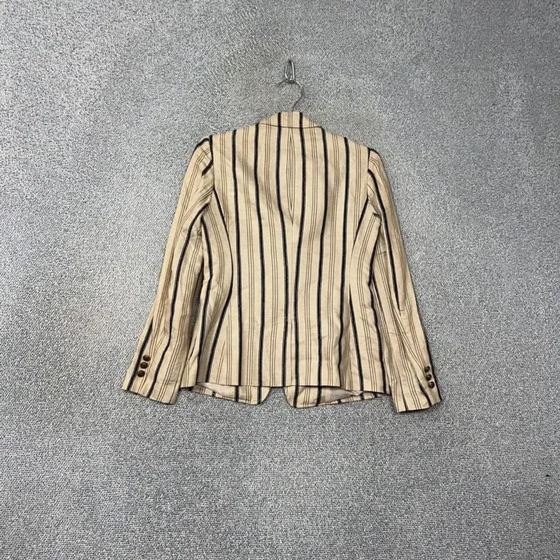 해지스 스트라이프 베이지 투버튼 블레이저 85-160 상품이미지2