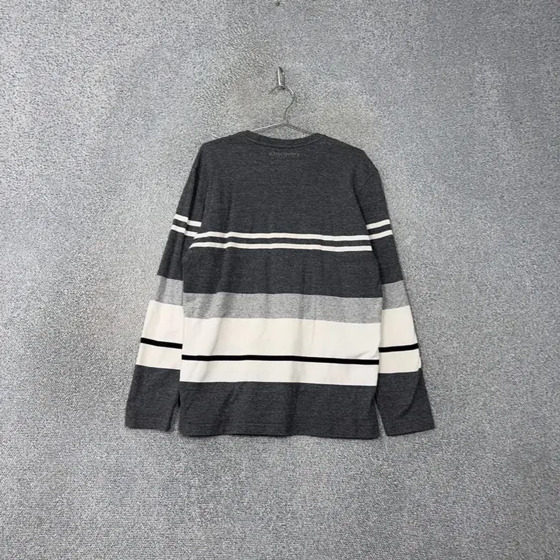 디스커버리 스트라이프 그레이 긴팔티 105 상품이미지2