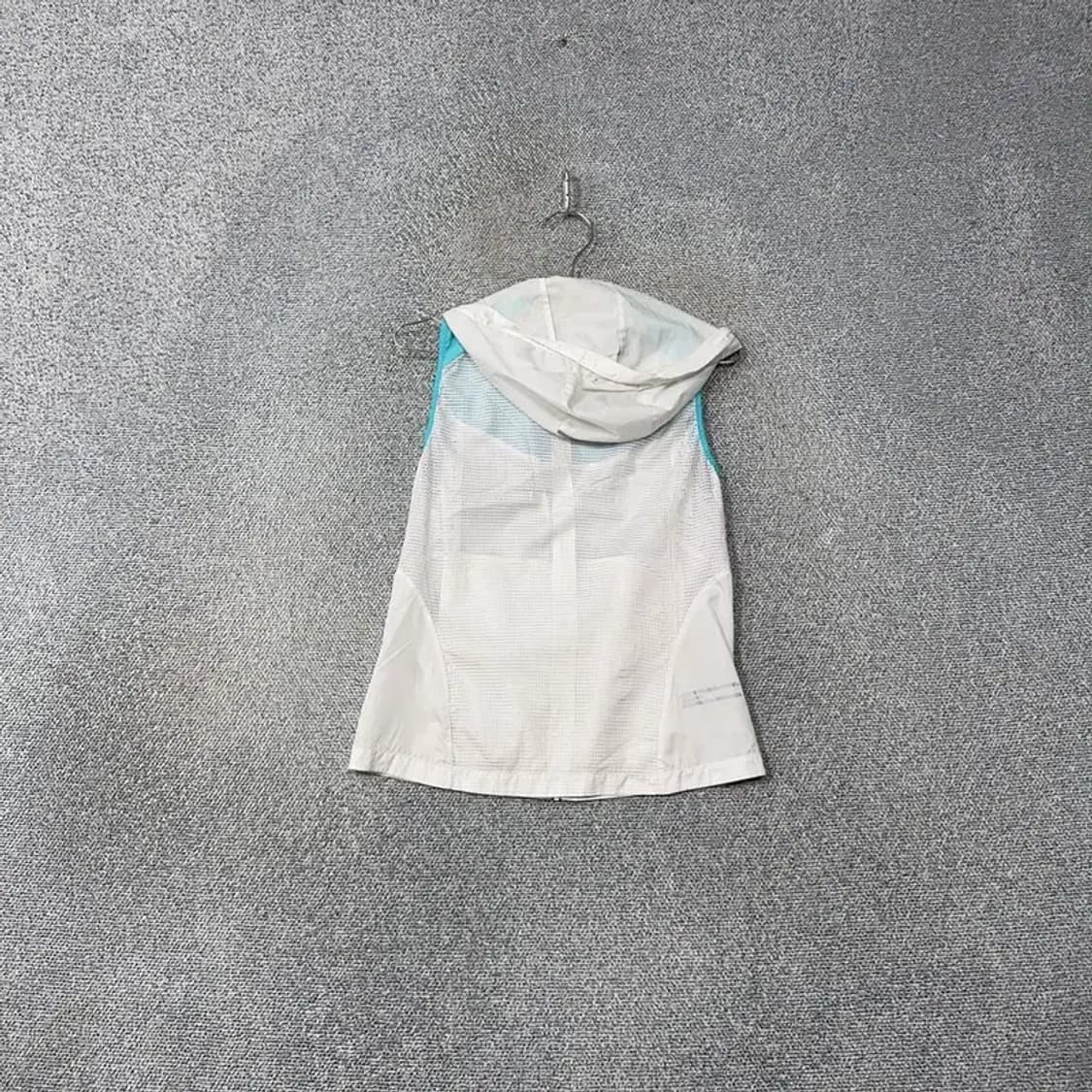 아이더 여성 등산 화이트 바람막이 조끼 S 상품이미지2