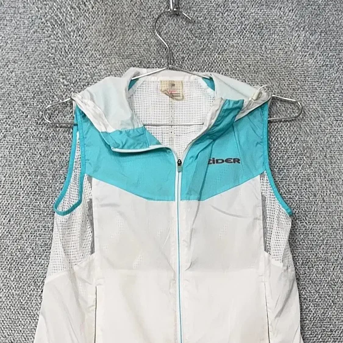 아이더 여성 등산 화이트 바람막이 조끼 S 상품이미지3